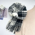 Sciarpa classica a quadri neri, bianchi e grigi con nappe in finto cashmere morbido - Nero e Bianco