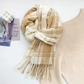 Sciarpa classica a quadri cammello e bianco con eleganti finiture in frange - Cachi