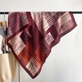Burgunderrotes Seidenimitat-Viereckstuch mit Blumenmuster und geometrischen Motiven - 90*90cm / Rot
