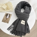 Écharpe chaude gris foncé en laine mélangée avec franges et étiquette minimaliste - 190x65cm / Gris Foncé (FY186)