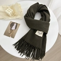 Écharpe vert foncé en laine mélangée avec franges et étiquette tissée minimaliste - 190x65cm / Vert Foncé (FY186)