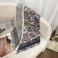 Französischer Paisley-Seidenschal in Blau und Orange, langes modisches Halstuch - Weißes Paisley
