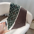 Écharpe en soie vintage française avec imprimé léopard vert et motif pied-de-poule marron - Léopard Pied-de-Poule Vert