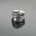 Anello piuma vintage in argento ossidato con design regolabile e stile retrò - US 7 / Anello in Acciaio