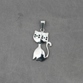 Zilveren kitten hanger met zwart-witte kristallen ogen op grijze achtergrond - Stijl C Alleen Hanger (Zonder Ketting)