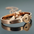 Set gioielli in acciaio al titanio oro rosa con bracciale lucchetto a cuore e collana chiave - Set di Gioielli Lucchetto a Cuore e Chiave (Bracciale + Collana)