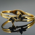 Lussuoso bracciale a farfalla dorato con cristalli neri pavé e design a doppio cerchio - Oro
