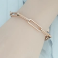 Elegante pulsera de cadena de clip en oro rosa para mujer con diseño de acero minimalista - Oro rosa