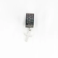 Colgante de anillo de cruz en acero negro con grabado de oración en español sobre blanco - Solo colgante (Sin cadena)