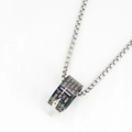 Collar de acero inoxidable con colgante cilíndrico grabado con el Padre Nuestro - Colgante + Cadena a Juego