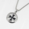 Retro punk roestvrijstalen hanger ketting met een zwart emaille ijzeren kruis design - Hanger + Bijbehorende Ketting