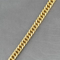 Poliertes goldfarbenes Edelstahl-Panzerkettenhalsband für Herren auf dunklem Grund - 11mm Breite 60cm Länge