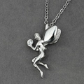 Collar con colgante de ángel guardián en plata con circón sobre tela gris - Colgante Con Cadena Como Se Muestra