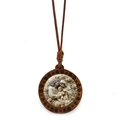 Collier religieux vintage en bois marron avec relief de la Sainte Famille sur fond blanc - Sainte Famille A (XSWX9269-1)