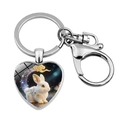 Dettaglio del portachiavi zodiaco coniglietto a cuore con finitura argento e chiusura a moschettone - Coniglio (XSWX9283-4)