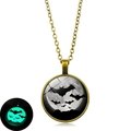 Leuchtende Gothic Fledermaus-Halskette mit Bronzekette und glühendem Anhänger für Halloween - Bronze
