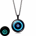 Lichtgevende aan/uit-knop hanger ketting met blauw gloeiend icoon en een zwarte schakelketting - Zwart (S10165)