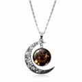 Dettaglio della collana luna d'argento con medaglione Leone e incisioni a traforo - Leone (XHXL0526)