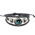 Vue détaillée du bracelet en cuir multicouche avec cabochon en verre Oeil d'Horus - Style Mauvais Œil Bleu Classique (XL0708-5)
