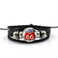 Détail d'un bracelet en cuir tressé avec bouclier en verre Route 66 et perles - Style Logo Bouclier Rouge Blanc Bleu Classique (ABXL369-7)