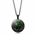 Collana vintage nera con pendente a quadrifoglio verde e nodo celtico in vetro - Nero