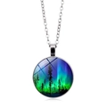 Collana con ciondolo gemma di vetro aurora boreale con catena argento e motivo foresta - Stile Paesaggio Forestale Aurora (ABXL351-2)