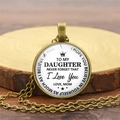 Nahaufnahme der Vintage-Bronze-Halskette To My Daughter auf einem Holzsockel - Bronze (XSWX0999)