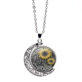 Collana luna e girasole in argento con ciondolo You Are My Sunshine su sfondo bianco puro - Argento