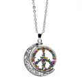 Collier lune en argent avec symbole de paix rotatif et motifs papillons colorés - Argenté