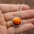 Collier avec pendentif planète Mars, chaîne argentée et dôme en verre motif galaxie - Mars