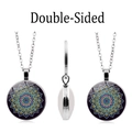 Vues détaillées du motif mandala double face sur le collier avec pendentif en verre vintage - Style de Motif Mixte 10(XZXL1484-10)