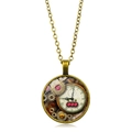 Collier pendentif Steampunk avec engrenages en bronze et chiffres romains sur fond blanc - Style Engrenage Orné de Rubis - Bronze Antique (XSWX6028-4)