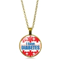 Dettaglio del ciondolo medico in bronzo con testo I have DIABETES e stella medica rossa - Ho il DIABETE (PSXL00207-7)