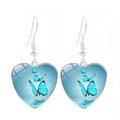 Detail van hartvormige oorbellen met blauwe vlinderprints en zilverkleurige legering haken - Waterrimpel Blauwe Vlinder Stijl (PSXL001459-3)