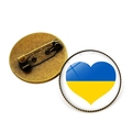 Vintage Bronze-Brosche mit Ukraine-Flaggen-Herz, Glaskuppel und Sicherheitsnadel - Flaggenfarbe Herz Stil 13 (XSWX4491-13)