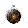 Collier Sri Yantra avec pendentif mandala géométrique en verre sur une longue chaîne - Argenté