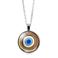 Λεπτομέρεια κολιέ με μενταγιόν Evil Eye σε ασήμι και γυάλινο θόλο σε μπλε χρώμα - Στυλ Μπλε Μάτι με Κίτρινο Κύκλο (XSWX4304-10-Ασημί)
