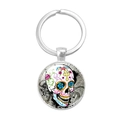 Détail d'un porte-clés tête de mort mexicaine avec pendentif en verre et fleurs - Style 8 (XSWX4913-8)