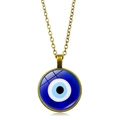 Collar vintage de bronce con colgante de ojo turco de cristal azul sobre un fondo blanco - Estilo de Ojo Azul Negro Vintage (XSWX4304-1)