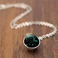 Gros plan détaillé de la constellation du Sagittaire dans un pendentif globe en verre - Sagittaire / 16mm