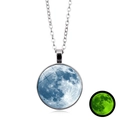 Collar con colgante de luna del sistema solar luminosa con efecto brillante en la oscuridad - Estilo Luna Azul Texturizada (XSWX3500-3)