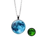 Collar con colgante de luna del sistema solar luminoso con cadena plateada y luz verde - Estilo Lunar Azul (XSWX3500-9)