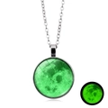 Collar con colgante de luna luminosa del sistema solar con textura verde brillante - Estilo Luna Verde (XSWX3500-5)