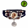 Vue détaillée du bracelet Virgo en cuir multicouche avec dôme en verre lumineux et métal - Vierge