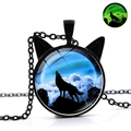 Collier lumineux avec silhouette de loup, pendentif oreilles de chat et chaîne noire - Hurlement de Loup Aurora (XSWX4766-12)