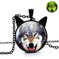 Collier avec pendentif loup hurlant lumineux en métal noir avec lueur verte nocturne - Tête de Loup Réaliste (XSWX4766-7)