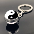 Porte-clés boule en verre Yin Yang Tai Chi avec base en alliage et reflet miroir - Tai Chi Noir et Blanc(XSWX4433-2)