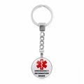 Dettaglio dell'emblema medico Star of Life e testo di emergenza su portachiavi in argento - Informazioni di Emergenza all'Interno (XSWX1440-1)