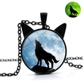 Collier loup lumineux avec pendentif oreilles de chat noires et effet phosphorescent vert - Hurlement de Loup Ton Bleu (XSWX4766-3)