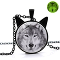 Collier loup lumineux avec pendentif en métal noir brillant dans le noir en vert vif - Esquisse de Loup Noir Blanc (XSWX4766-14)
